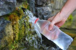 cum ne vindecam cu apa de izvor